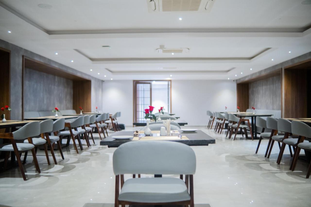 Hotel Tulips Grand Hyderabad Exterior foto