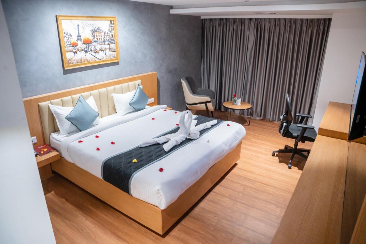 Hotel Tulips Grand Hyderabad Exterior foto