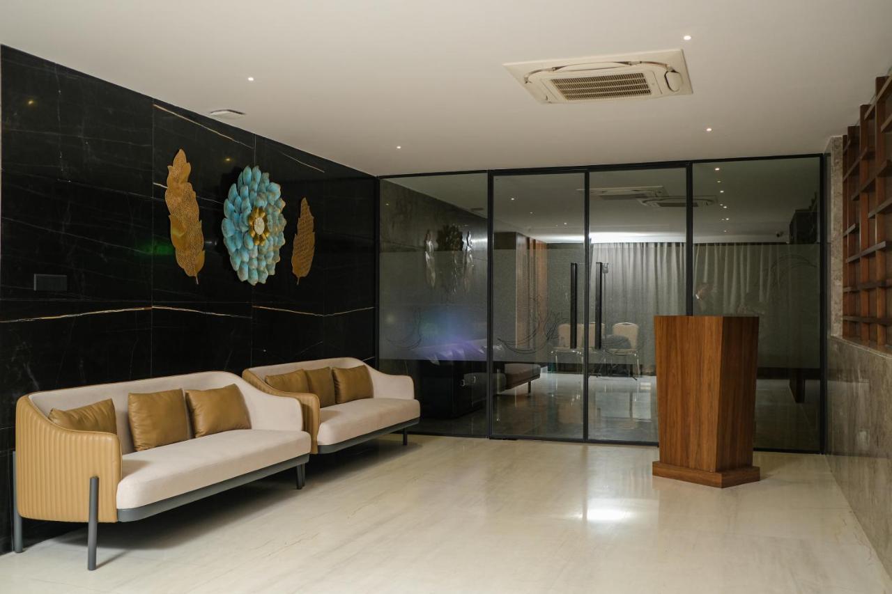 Hotel Tulips Grand Hyderabad Exterior foto